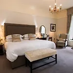 Macdonald Old England & Hotel 4*