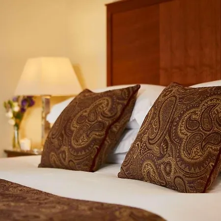 Hotel Macdonald Old England & 4*