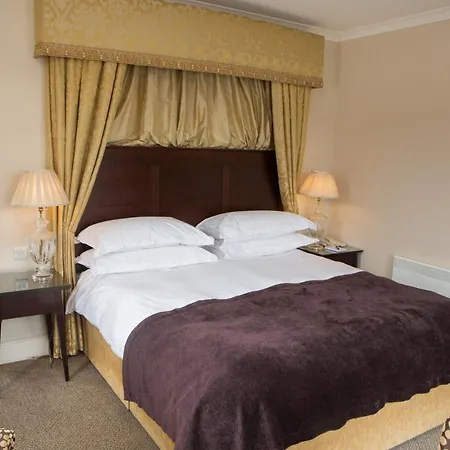 Hotel Macdonald Old England &