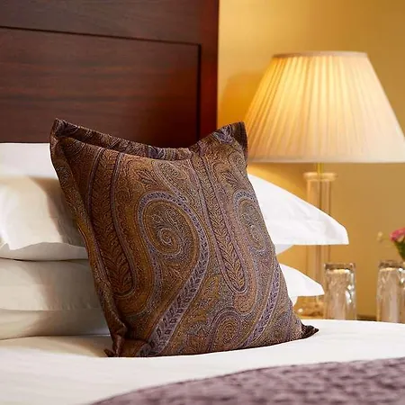 Hotel Macdonald Old England &