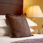 Hotel Macdonald Old England &