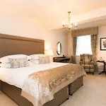 Hotel Macdonald Old England & 4*