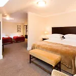 Hotel Macdonald Old England & 4*