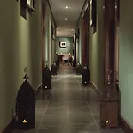 Hotel Macdonald Old England &