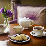 Hotel Macdonald Old England & 4*