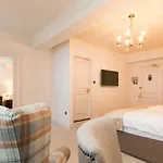 Macdonald Old England & 4*