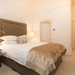 Macdonald Old England & Hotel