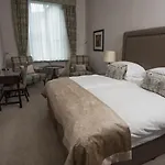 Macdonald Old England & Hotel