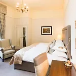 Macdonald Old England & Hotel 4*