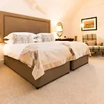 Macdonald Old England & Hotel