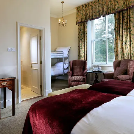 Hotel Macdonald Old England &