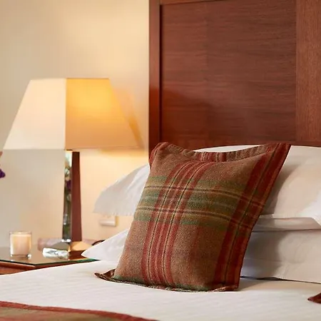 Hotel Macdonald Old England & 4*