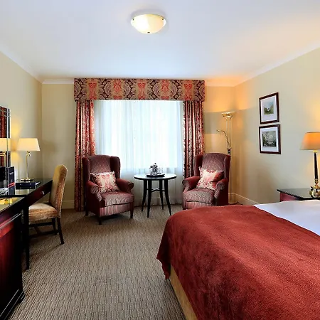 Macdonald Old England & Hotel 4*