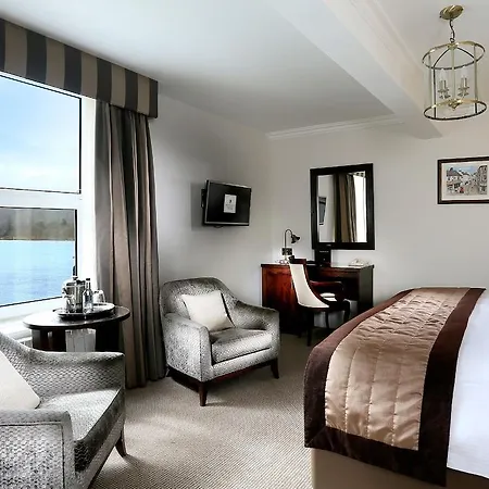Hotel Macdonald Old England &