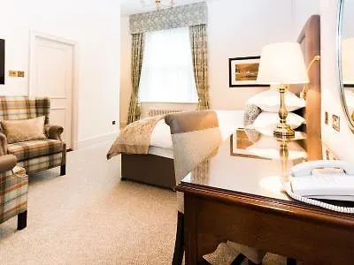 Otel Macdonald Old England & 4*