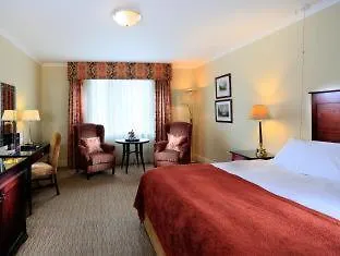 Hotel Macdonald Old England &