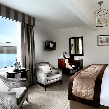 Hotel Macdonald Old England & 4*