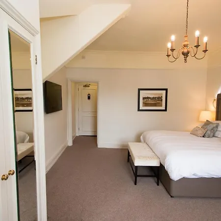 Macdonald Old England & Otel Bowness-on-Windermere