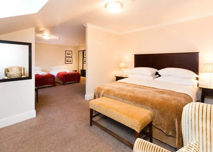 Hotel Macdonald Old England & 4*