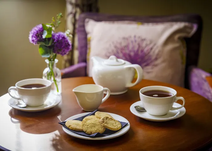 Hotel Macdonald Old England & 4*