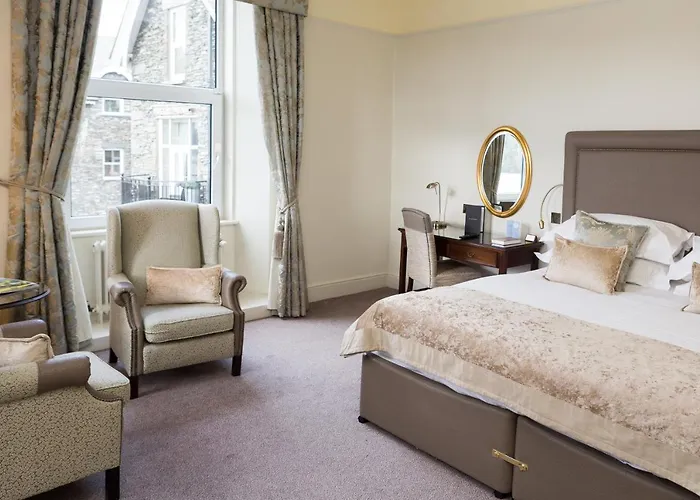 Hotel Macdonald Old England &