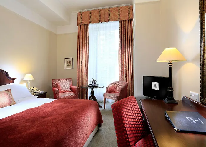 Macdonald Old England & Hotel 4*