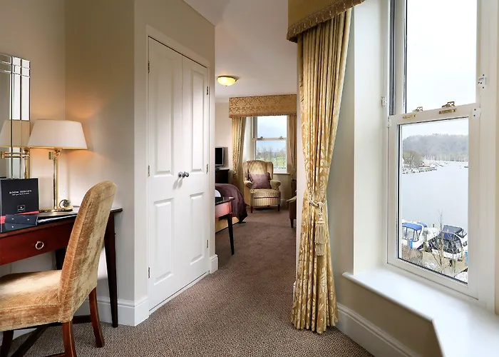 Hotel Macdonald Old England &