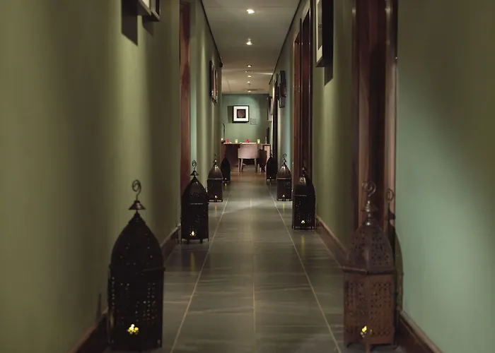 Hotel Macdonald Old England &