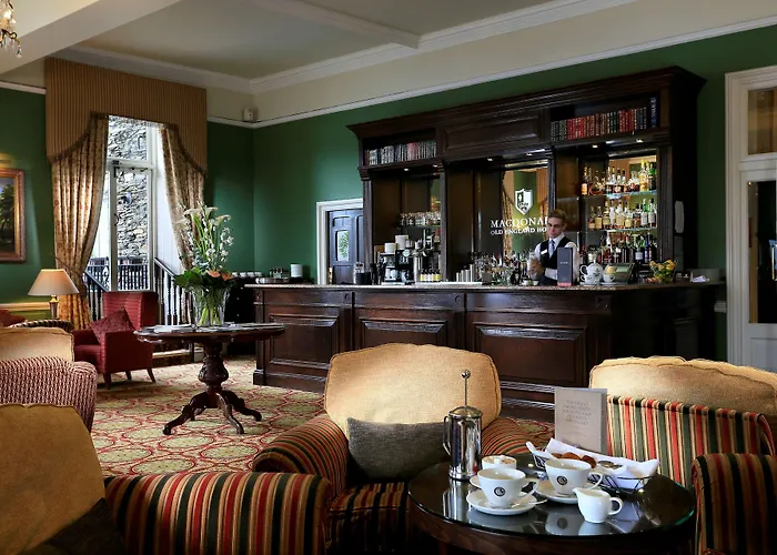 Hotel Macdonald Old England &