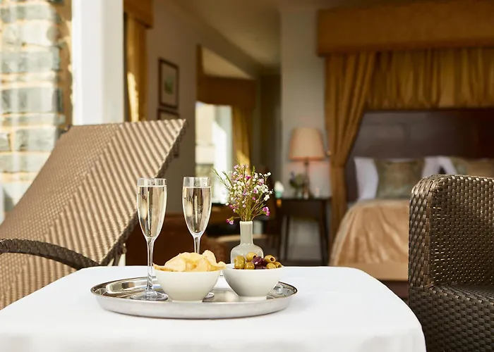 Macdonald Old England & Hotel